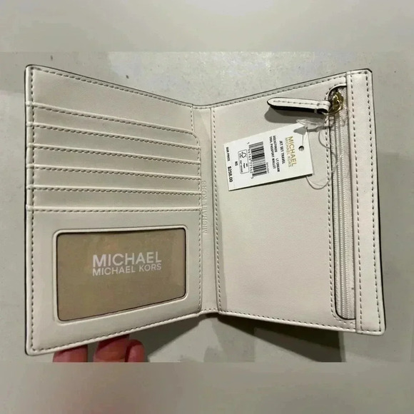 NWT!! Michael Kors Travel Jet Passport Holder/Wallet MIAMI Cream - Picture 3 of 5